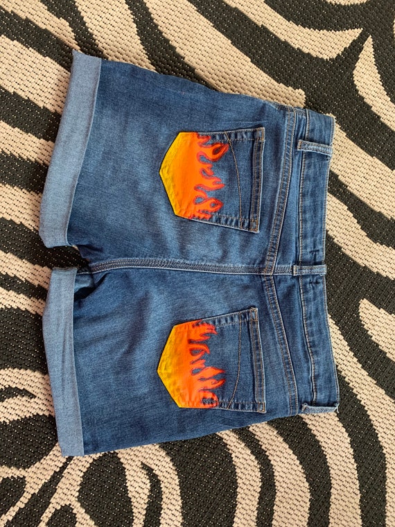 Pantalones cortos de diseño de fuego pintados a mano | Etsy México