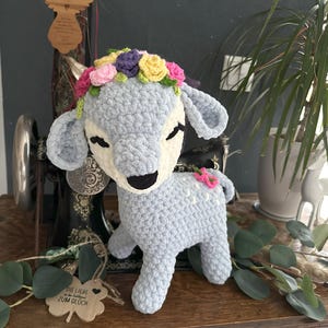 Crochet pattern deer PDF – Amigurumi fawn with flower wreath, crochet cuddly toy, DIY gift for birth, baptism or school enrollment