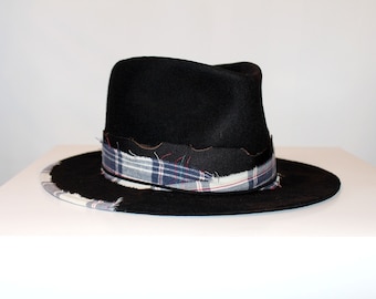 Unisex zwarte noodlijdende Fedora hoed | Upcycled geruite stof | Handgemaakt en op maat gemaakt