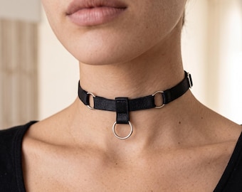 Adjustable elastic choker with attachment ring, black 1, 2 or 3 row strap collar for her