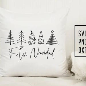 Peut inclure: Un oreiller blanc avec des dessins au trait noirs de sapins de Noël et le texte "Feliz Navidad".