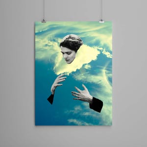 Könnte beinhalten: Surreales Kunstwerk mit dem Gesicht und den Händen einer Frau, die aus einer Wolke vor blauem Himmel auftauchen. Das Gesicht der Frau ist in Schwarzweiß gehalten, mit ausgestreckten Händen. Das Kunstwerk hat eine traumhafte Qualität.