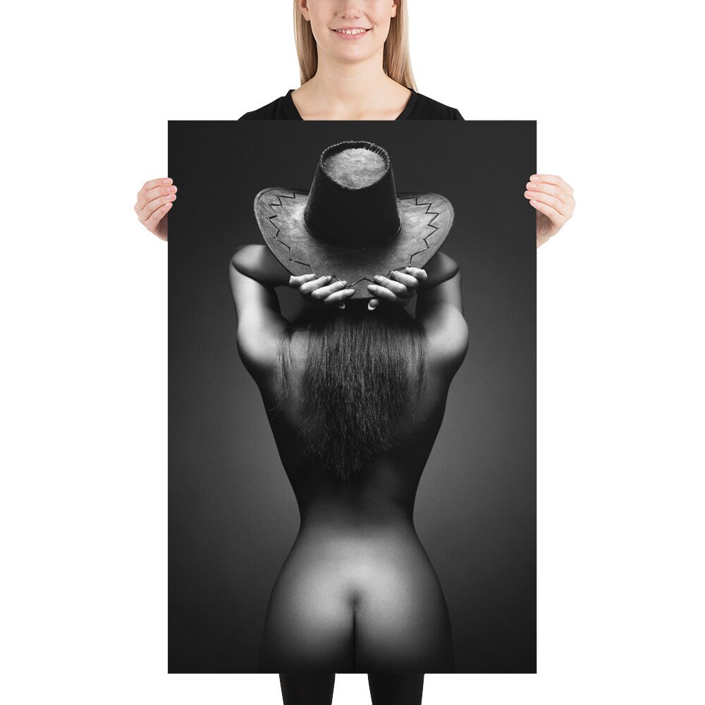 Mujer desnuda con sombrero de vaquero de la parte trasera impresión de  fotos brillo en blanco y negro enrollado en un tubo - Etsy España