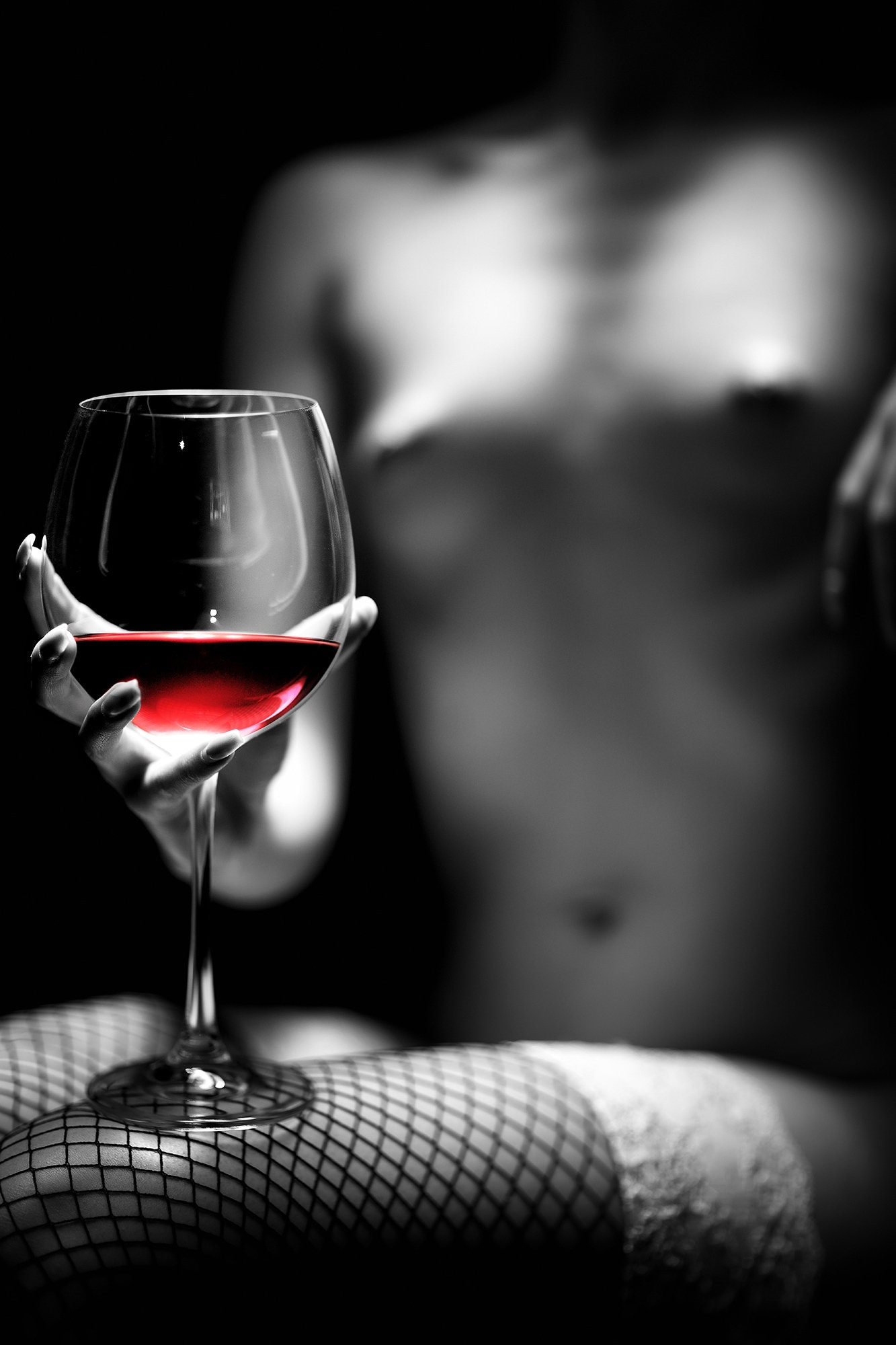 Mujer desnuda sentada con copa de vino tinto impresión fotográfica de  brillo blanco y negro enrollado en un tubo - Etsy México