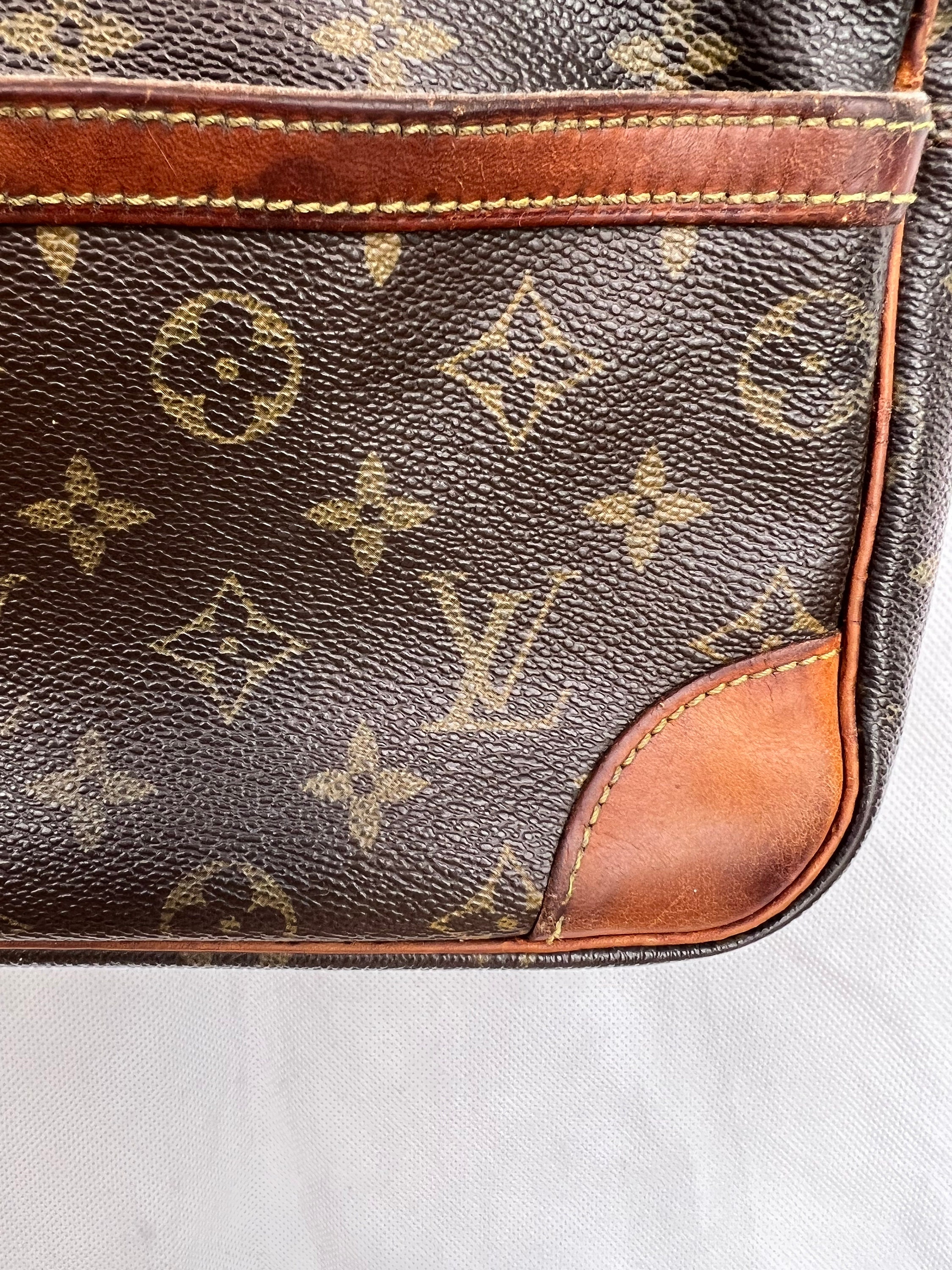Louis Vuitton Vintage 1990 Black Epi Leather Trocadero Crossbody Bag – I  MISS YOU VINTAGE