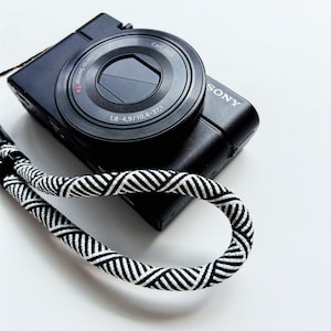 Luminous Plaid Camera Wrist Strap, 7mm Paracord, Black White Adjustable Hand Strap
