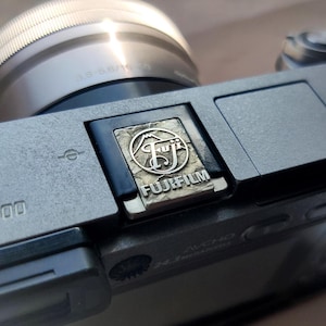 Tapa para zapata de cámara Fujifilm de bronce con relieve personalizado, accesorios de cámara grabados por CNC