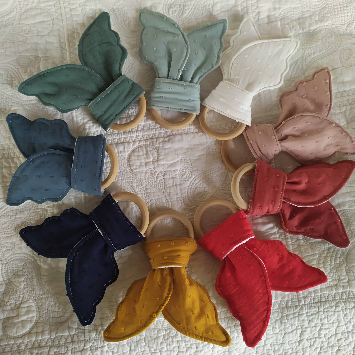 Hochet Plumetis, Double Gaze et Anneau en Bois Non Traité