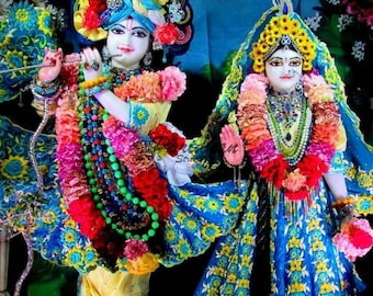 Estatua de Radha Krishna en mármol puro: Murti de las deidades de ISKCON para el mandir doméstico