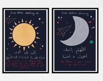 Op de afbeelding: Twee geïllustreerde posters met een ruimtethema. De eerste poster toont een zon en de Arabische tekst "الحَمْدُ لِلَّهِ الَّذِي أَحْيَانَا بَعْدَ مَا أَمَاتَنَا وَ إِلَيْهِ النُّشُورُ" met de Engelse vertaling "All praise is for Allah who has given us life after given us death and to Him is our Return." De tweede poster toont een halve maan en de Arabische tekst "اللهُم بِاسْمِكَ أَمُوْتُ وَ أَحْيَا" met de Engelse vertaling "Oh Allah in your name I die and I live..."