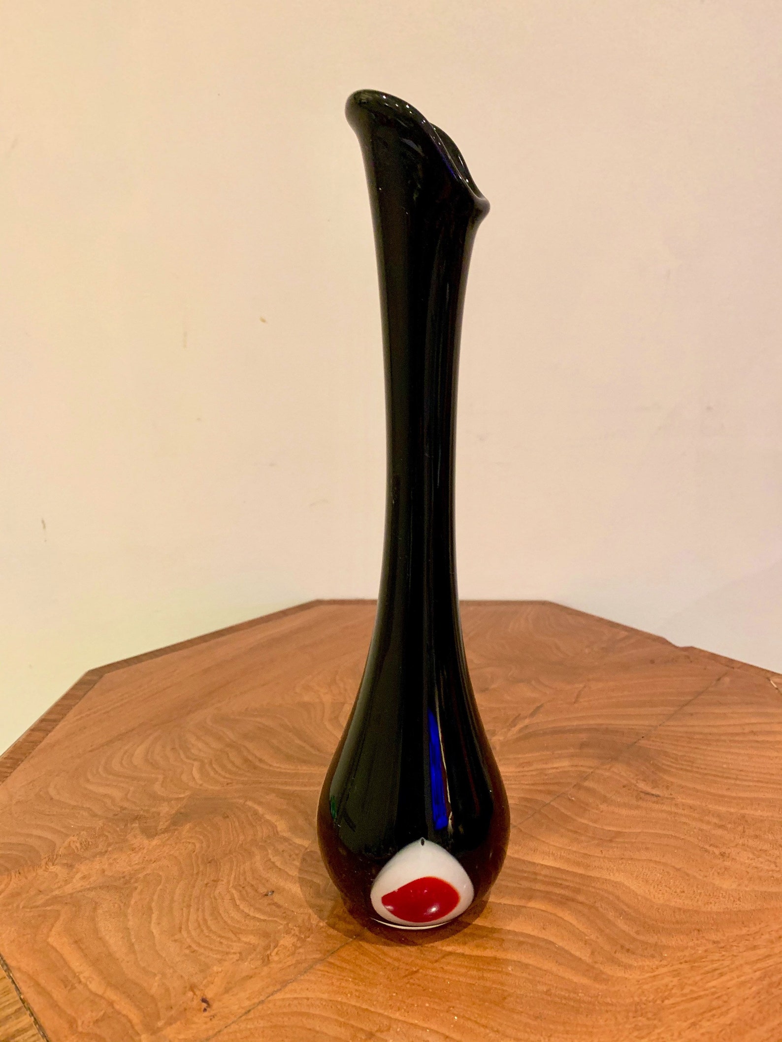 Burgundy Thick Glass Tall Stem Vase With Red & White Pattern, Detail