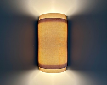 Tissu fait main et applique murale en chêne : lampe Boho Japandi, option plug-in. Droits acquittés aux États-Unis.