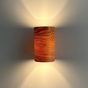 Gemaakt van natuurlijk materiaal. Luz-hermosa. originele lamp. luz asombrosa. hecho a mano