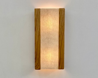 Wandlamp gemaakt van natuurlijk eikenhout en stof. Duurzame en ecologische materialen. Wandlampen. Wandlamp. Wandlamp. Schans lamp. Lamp