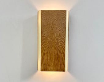 Vägglampa i ekträ: Boho lantlig vägglampa - skandinavisk inredning. Anslutningsbar som tillval. Tull betald i USA.
