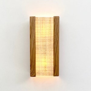Wall lamp of natural oak wood and authentic Egyptian papyrus with sustainable and ecological materials. Wall lights. Wall lamp. Wandlamp