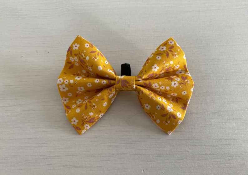The Ditsy Floral in Yellow Dog Bow Tie The Ditsy Floral in Yellow Dog Bow Tie