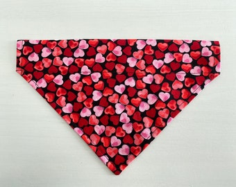 The Valentine's Day Love Hearts Slip On Bandana in Black