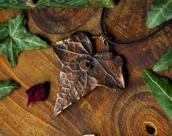 Copper-plated ivy leaf with moon, electroforming, ivy, handmade, elves, fairy, copper, fantasy, fairycore, copper jewelry, elves