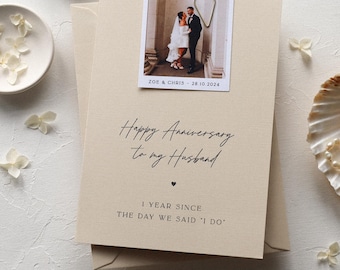 ミニ写真とゴールドのペーパークリップ付きのパーソナライズされた結婚記念日カード