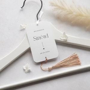 EVE - Etiquetas personalizadas para colgar bodas para novias y novios, damas de honor y padrinos de boda con borla - Elija el color de su borla
