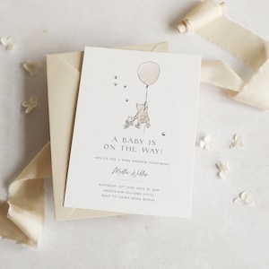 Babyparty einladen Pooh Bär | Minimalistisches beiges neutrales Design | Klassische niedliche Buchillustrationen Pooh Bär Buch | Babyparty-Baby-Brunch
