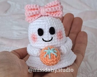 Lili the Ghost pdf crochet pattern by Miss Daisy