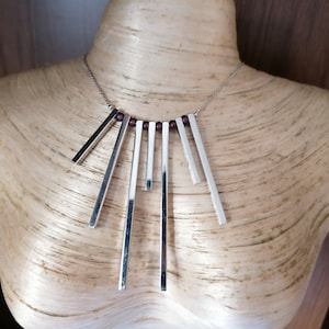Stijve zilveren halsband met hangers