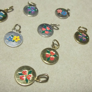 Mini flower pendant in silver enamelled