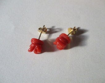 Rose shape earrings with coral