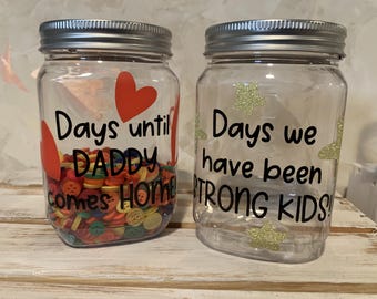 Tarro de botones con cuenta atrás para el despliegue: Regalo personalizable para familias militares; combínalo con el libro "The Button Jar" de Ally Duncan.