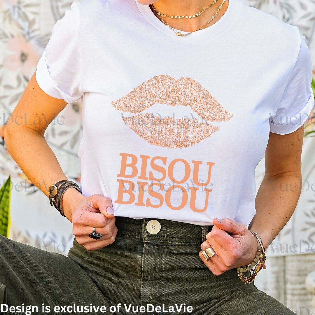 Bisou Bisou T-shirt French kissing Tee VueDeLaVie Kissing in France Kiss kiss Womens Shirts Besos Female Tee