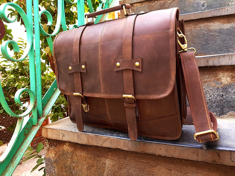 Personalisierte Umhängetasche aus echtem Leder Laptoptasche Schultertasche Geschenk für Männer Bürotasche Arbeit Aktentasche Große Schultasche für Geschenk without Initials