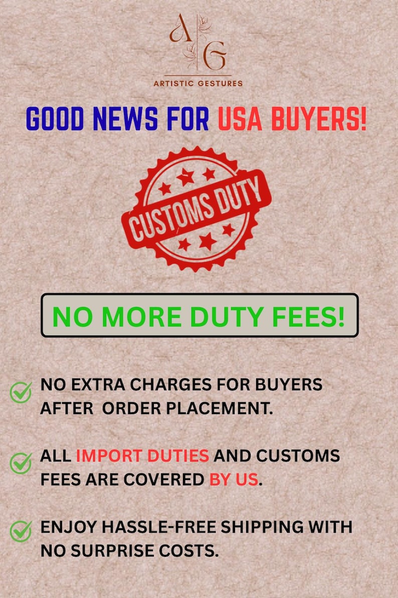 K&ouml;nnte beinhalten: Ein Bild mit dem Text "GOOD NEWS FOR USA BUYERS!" und einem roten Siegel mit der Aufschrift "CUSTOMS DUTY". Der Text "NO MORE DUTY FEES!" und eine Liste von Vorteilen sind ebenfalls enthalten.