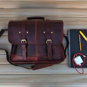 Leder Messenger Bag Personalisierte Laptoptasche Umhängetasche Geschenk für Männer Bürotasche Arbeit Aktentasche Große Schultasche Vatertagsgeschenk