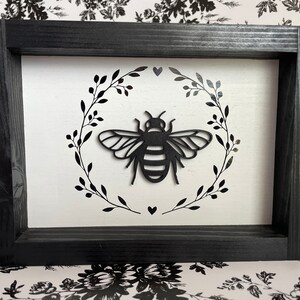 Bee Wood Decor, Mom&#39;s gift, Stocking Stuffer, Beekeeper Gift, Honeybee, Bee lover gift, Apiary gift