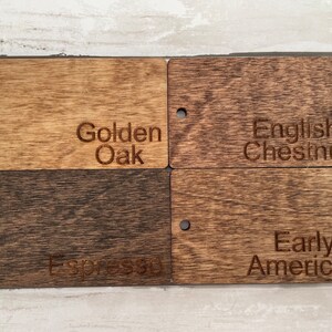 Puede incluir: Cuatro muestras de madera te&ntilde;idas en diferentes colores: Golden Oak, English Chestnut, Espresso y Early American.