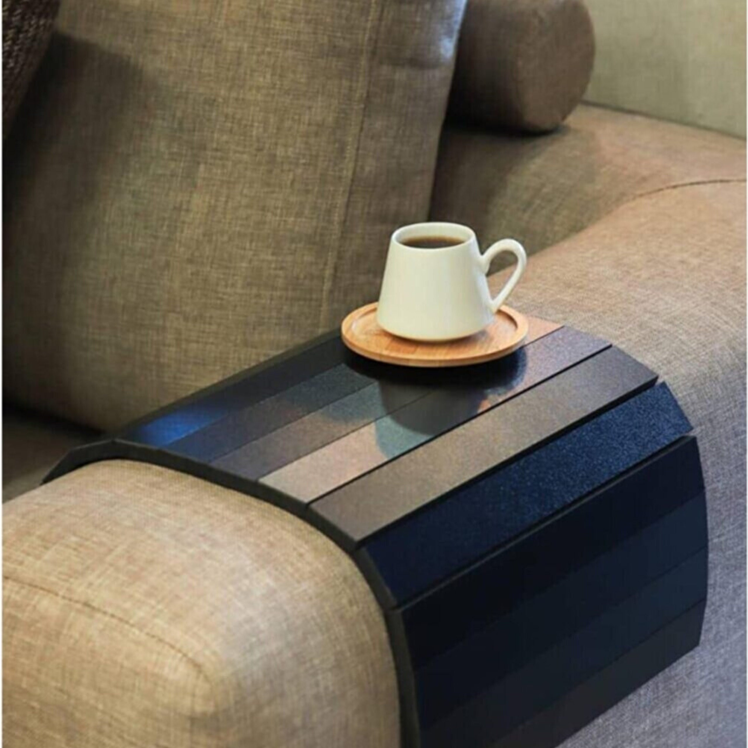 Vassoio decorativo in legno per divano / Tavolo da braccio per divano /  Vassoio per divano regolabile / Tavolino per divani / Vassoio per braccio  per divano / Vassoio per braccio per