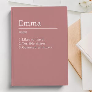 Gepersonaliseerde naamnotitieboekje, aangepast naamdagboek, dagboek met harde kaft, uniek cadeau, gepersonaliseerde naamdefinitie, grappig cadeau, 5 x 7 inch