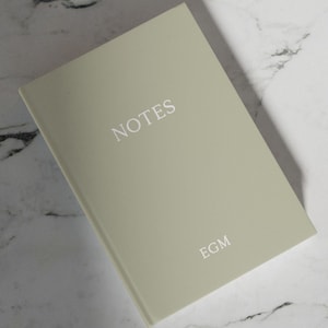Minimaal gepersonaliseerd notitieboek, dagboek met aangepaste initialen, notitieboek met harde kaft, uniek cadeau, aangepaste tekstnotities