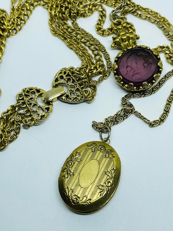 Signed Vintage Goldette Gold Tone Green Bead Chinese Zodiac Happiness Pendant Necklace