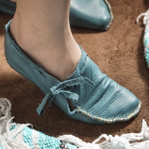 River&#39;s Earthing Moccasins - 1st Edition
