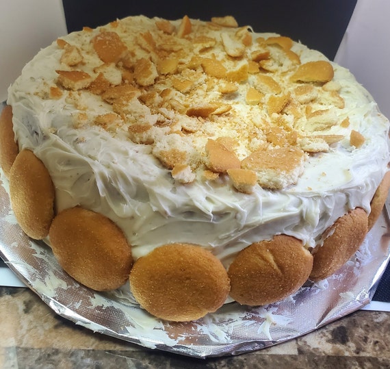 Banana Pudding Poke Cake - Amanda's Cookin' - Cake & Cupcakes