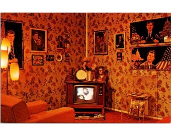 Postal - Sala de estar americana, 1965, que documenta el asesinato del presidente JFK