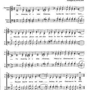 Pode incluir: Uma partitura musical para a canção "White Christmas" de Irving Berlin. A partitura é arranjada para vozes SATB e inclui letras e notação musical.