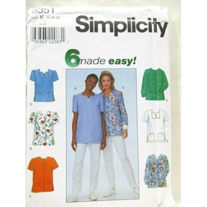 Könnte beinhalten: Ein Simplicity Schnittmusterumschlag 8351, Größe K 8, 10, 12, mit Abbildungen von Kasacks und Jacken. Die weiße Papierverpackung zeigt den Text 6 made easy! sowie verschiedene Kleidungsstile in einfarbigen und gemusterten Ausführungen.