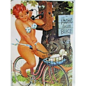 Cartão postal de arte - Duane Bryers, artista - Hilda fazendo uma ligação telefônica - Não postado