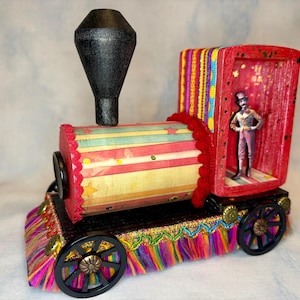 Whimsical Circus Train Car Diorama: Vintage Style Display