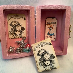Alice in Wonderland mini book and diorama treasure chest