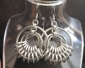 Boucles d'oreilles en cotte de mailles argent. Alt fashion. O rings.